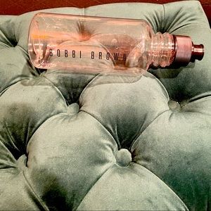 NWOT Bobbi Brown Sport Top 18 Oz Water Bottle w/ Ounce Markers